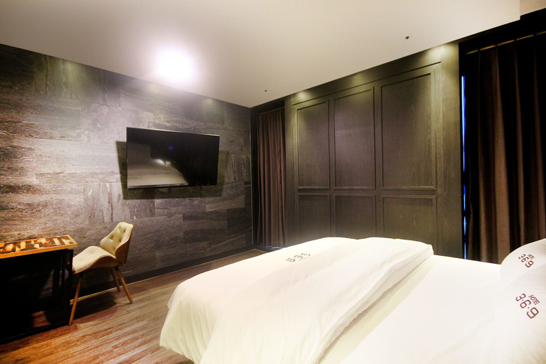 Bedroom 3, Yangsan Mulgeum 369, Yangsan