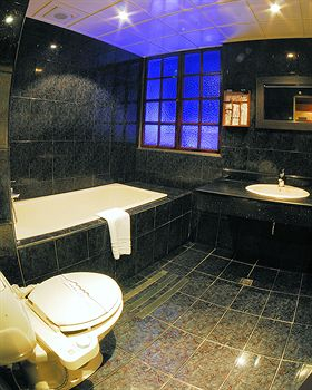 Bathroom 5, I Hi Sanduo hotel, Kaohsiung