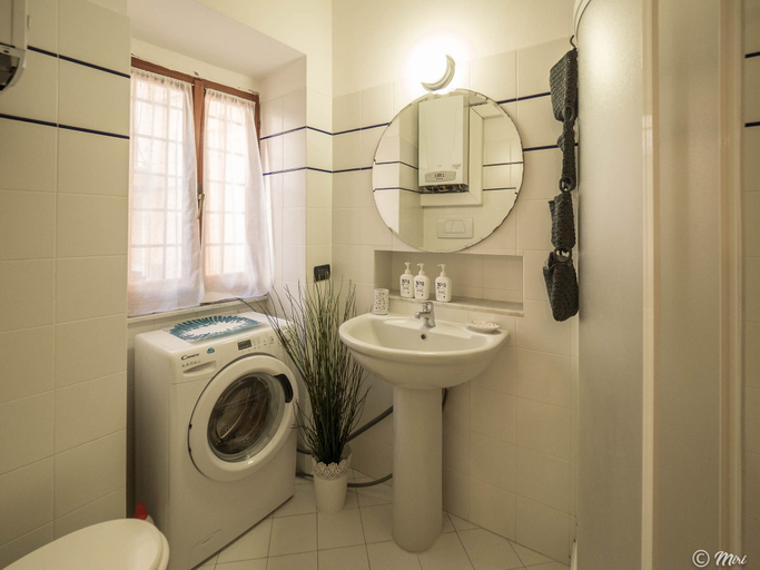 Bathroom 4, La Lampara Sea View Terrace Apartment, La Spezia