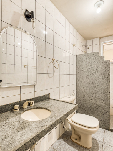 Bathroom 3, Piúma Palace Hotel, Lourdes, Piúma