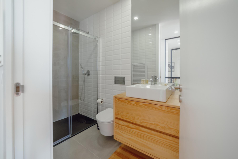 Bathroom 4, Courtyard Oporto Design Apartment D, Porto