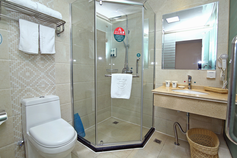 Bathroom, GreenTree Inn Shanghai Jiading District Jiangqiao Jinyun Road Metro Station Express Hotel, Shanghai