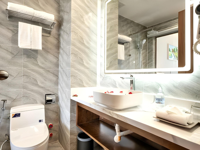 Bathroom 4, Phuc Nguyen Luxury Hotel, Nhơn Trạch
