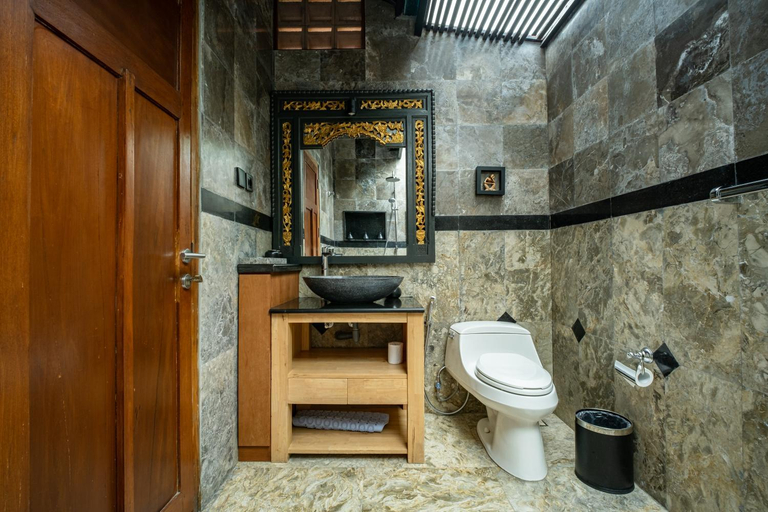 Bathroom 2, Harvest Palace Munduk, Buleleng