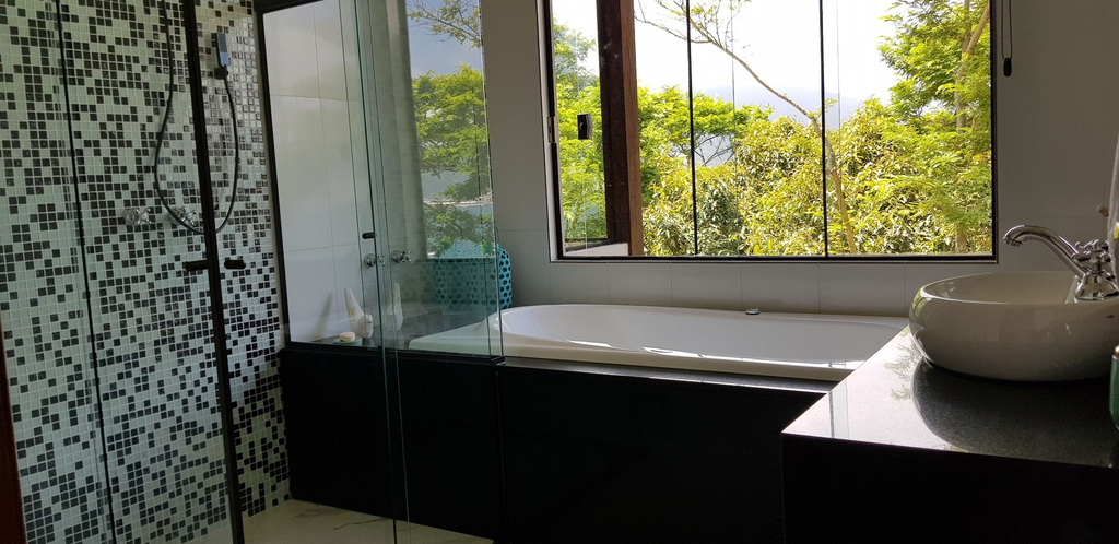 Bathroom 2, Alessandra Kimiyo Kurosu, Ilhabela