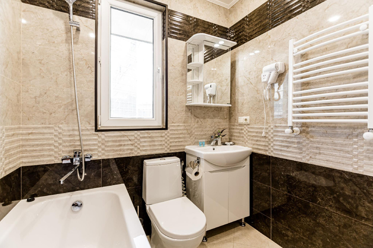 Bathroom 3, Dat Exx on Freedom Square, Tbilisi