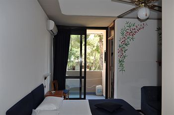Others 2, Aurhotel, Caserta