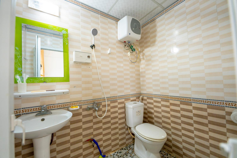 Bathroom, Ha Nhi Hotel, Ninh Bình