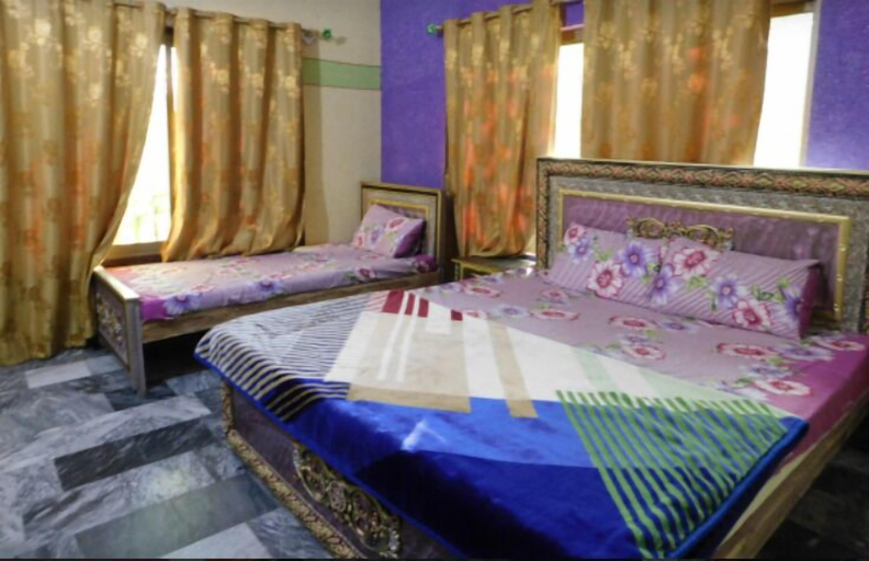 Bedroom 2, Hotel Pine Breeze And Restaurant, Hazara