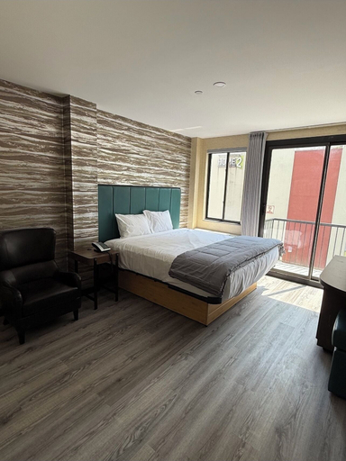 Room 4, Skylux Hotel Long Island City, New York