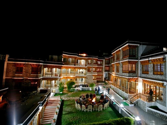Exterior & Views