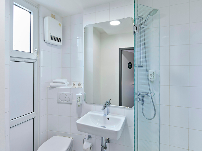 Bathroom 4, B&B HOTEL Bonn-City, Bonn