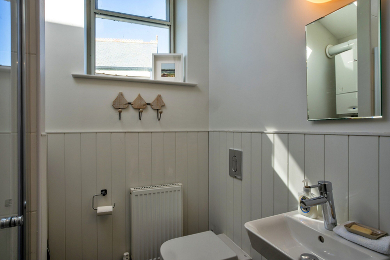 Bathroom 4, Coastal Family House for 6, Cornwall