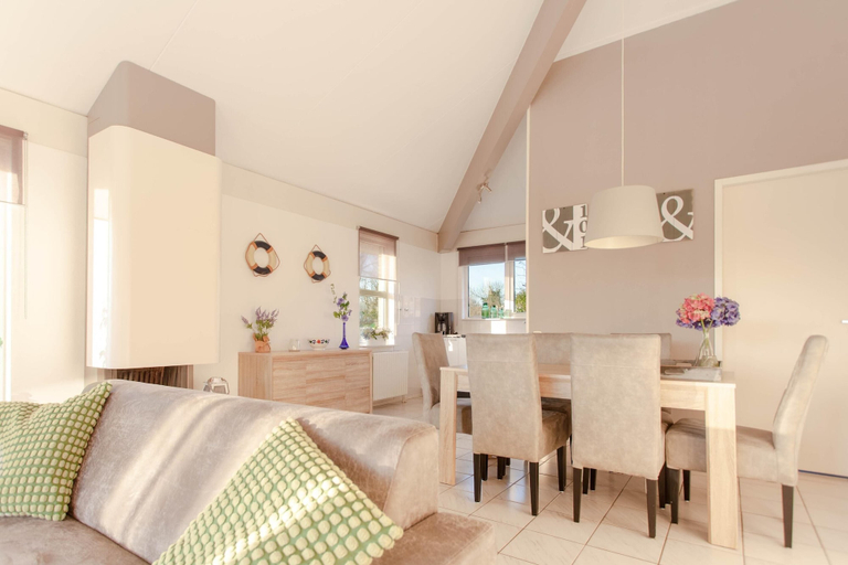 Dining 3, Detached Waterfront Villa with Garden, Wûnseradiel