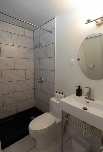 Bathroom, The Lagrange Inn & Extended Stay, Dutchess