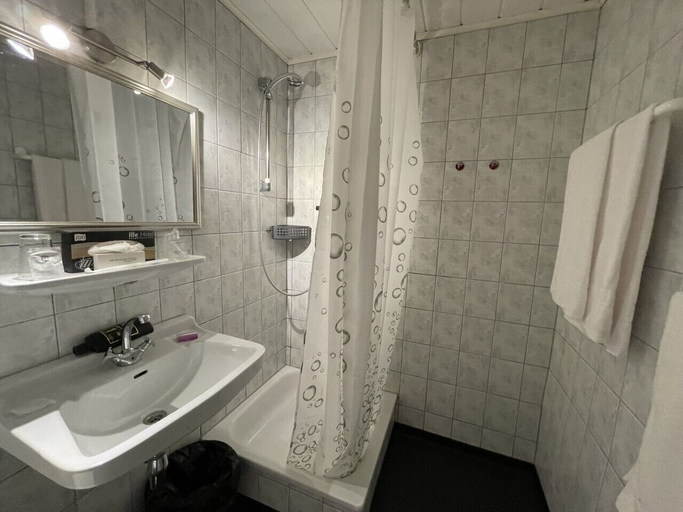 Bathroom 5, Astoria Hotel Bad Wildstein, Bernkastel-Wittlich