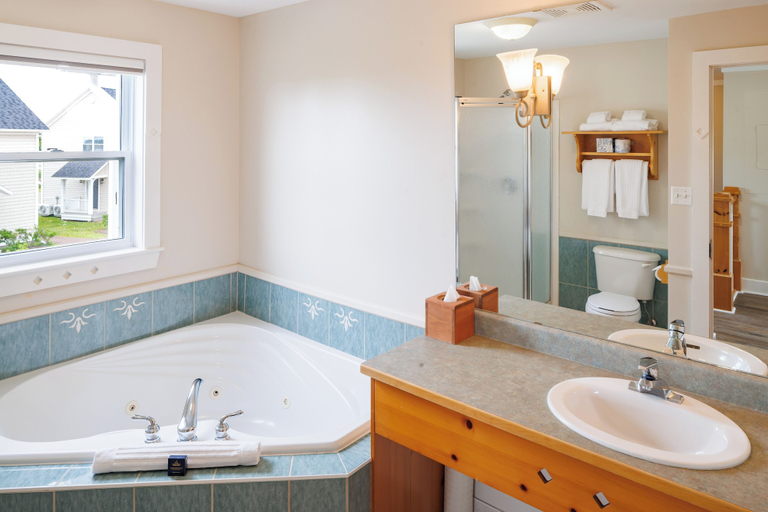 Bathroom 5, Rodd Crowbush Golf & Beach Resort, Kings