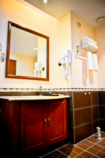 Bathroom, Tianyue Hotel, Altay