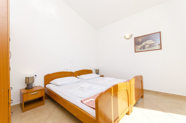 Others 2, Studio apartment with a seaview, Tučepi