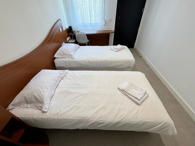Others 5, Halte Hotel, Charente-Maritime
