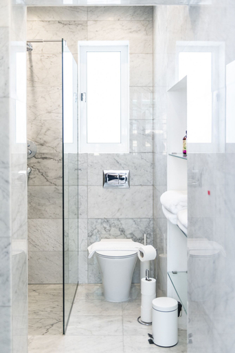 Bathroom 4, カルメリタ