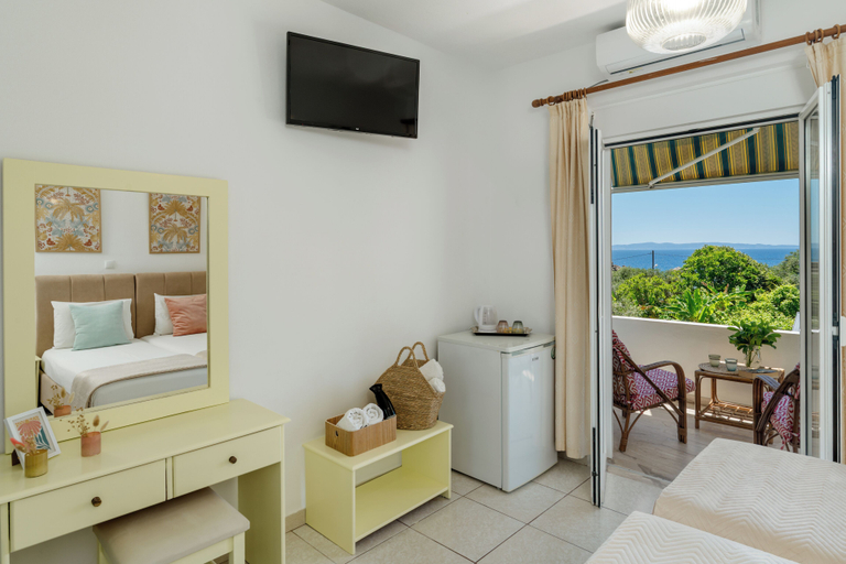 Bedroom 4, Theros Blu, Epirus