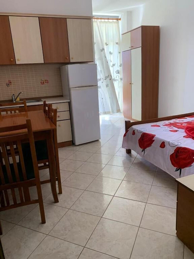 Room 5, Hotel La Perla, Lezhës