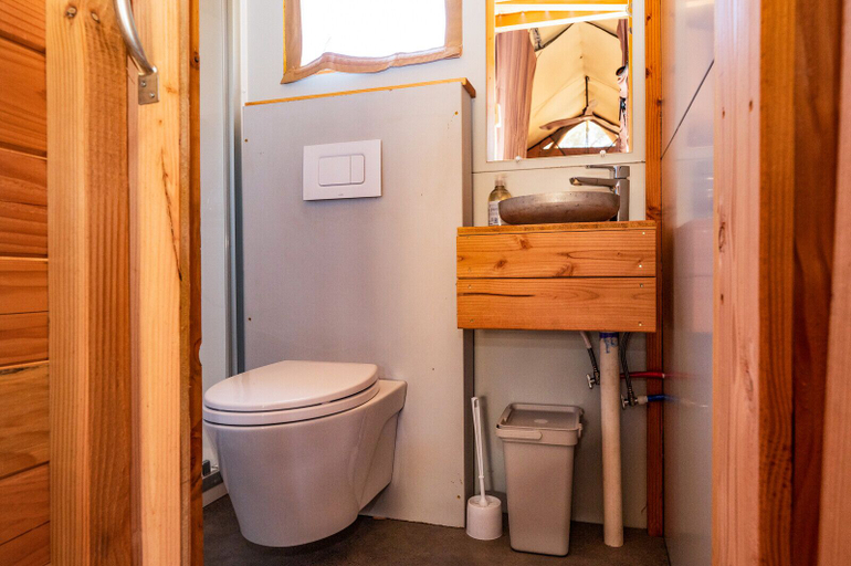 Bathroom 3, Huttopia Wine Country-Northern California, Lake