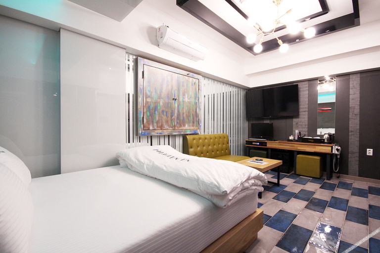 Bedroom 4, Daegu Dongseong-ro Nana, Buk