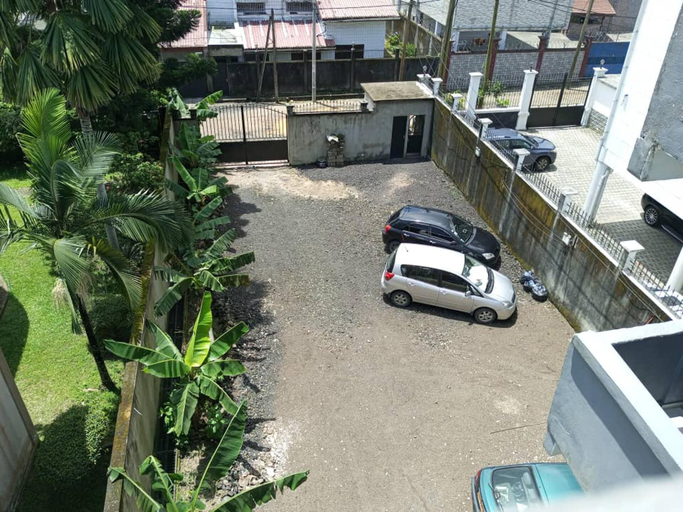 Parking, Beautiful Appartement 2 Beds 2 Toilets ,kitchen, Wouri