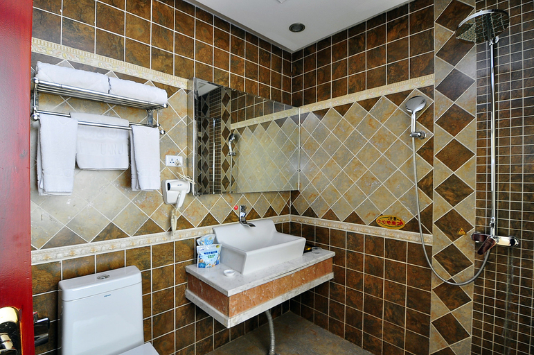 Bathroom 3, South City Gate Jinli Garden Hotel, Qujing