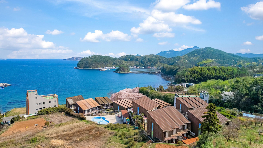 Exterior & Views 2, Geojedo Pilos Ocean View Pension, Geoje