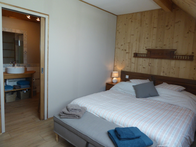 Bedroom 2, Ferme de la grande Moucherolle, Isère