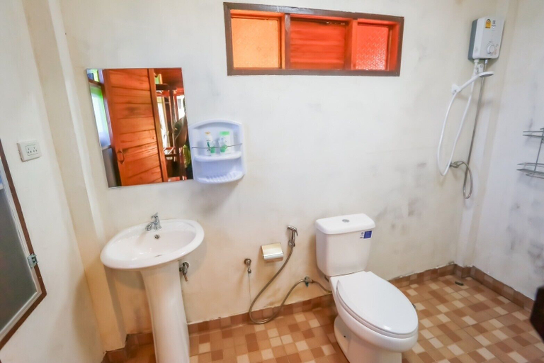 Bathroom, Suan Doctor, Phrao