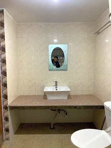 Bathroom, Hotel Patnitop, Doda