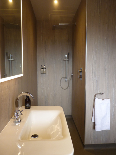 Bathroom 4, Skye Lodge, Highland