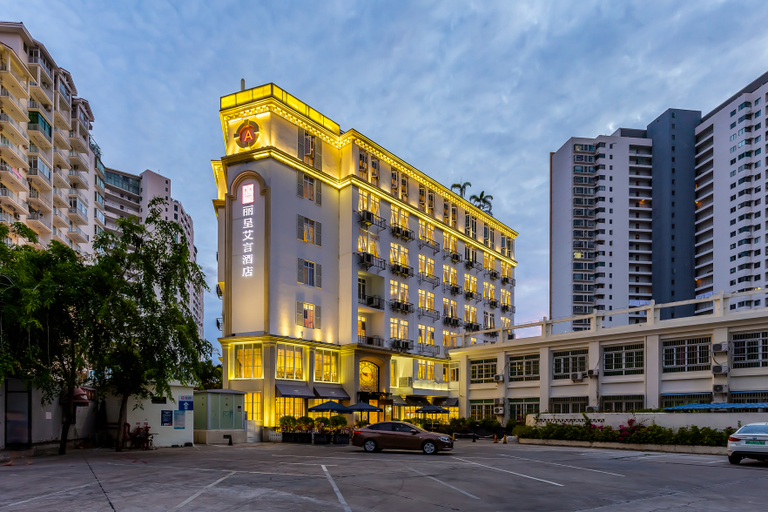Exterior & Views