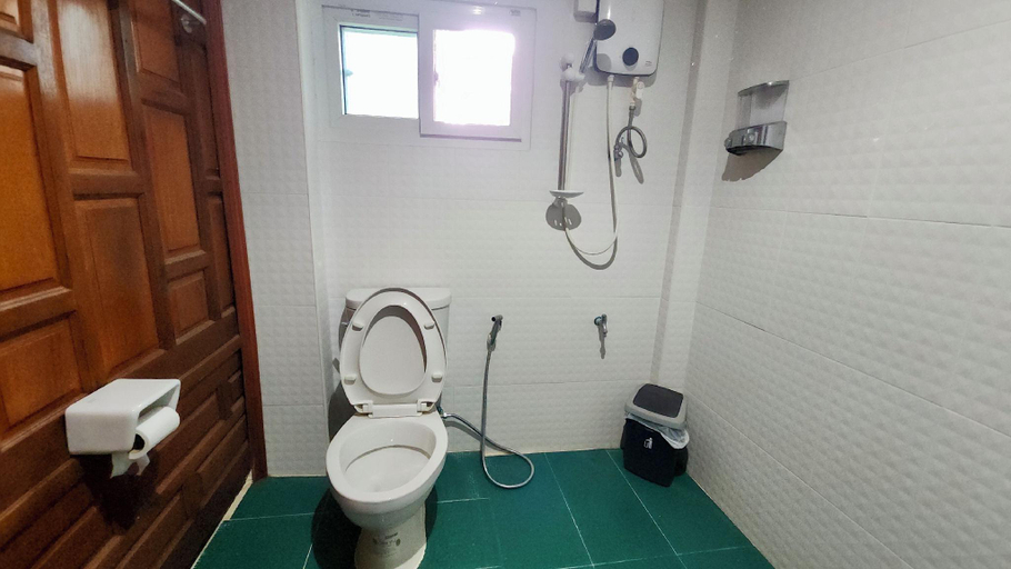Bathroom 3, Natura Ravee Greenstay เนเชอร่า ระวี กรีนสเตย์, Mae Taeng