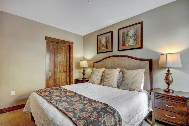 Bedroom 3, Waterhouse 5109, Summit