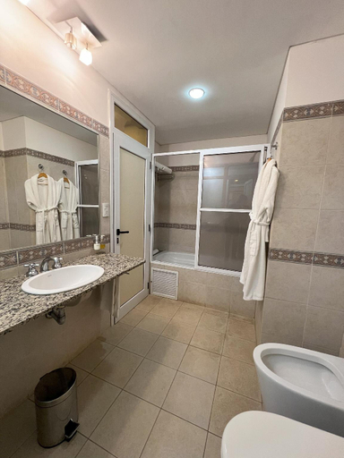 Bathroom 4, Maitei Posadas Hotel & Resort, Capital