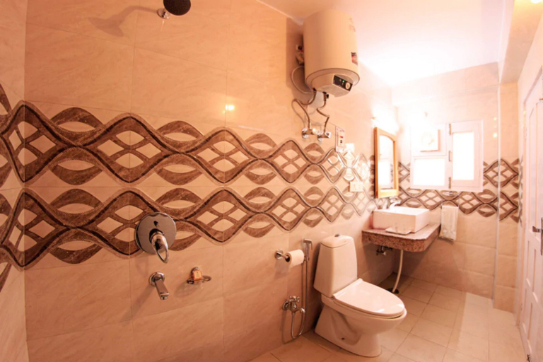 Bathroom, Goroomgo Kalra Regency Shimla, Shimla