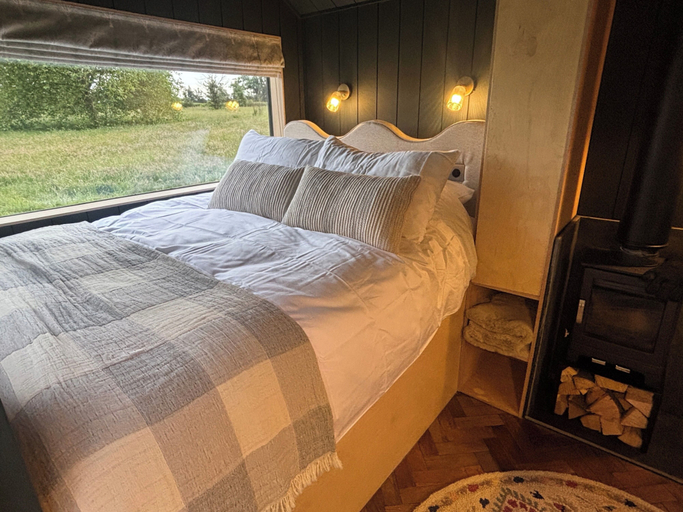 Room 5, Literally do Nothing but Relax & Unwind, Worcestershire