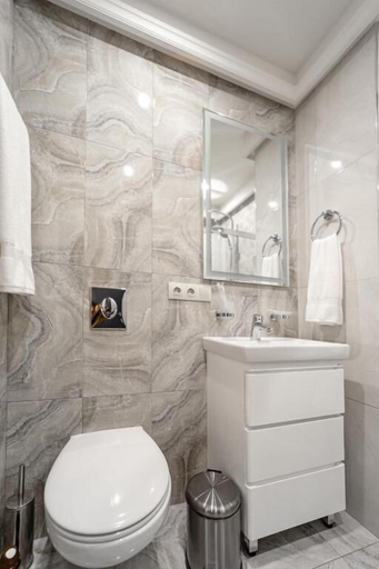 Bathroom 5, North Avenue, Yerevan