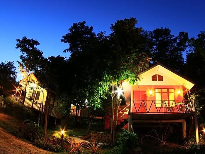 Exterior & Views