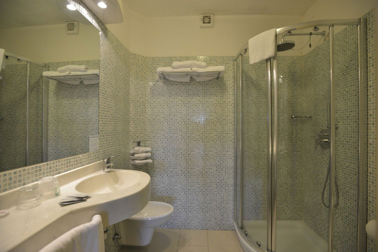 Bathroom 4, UNA HOTELS Club Hotel Ancora Stintino, Sassari