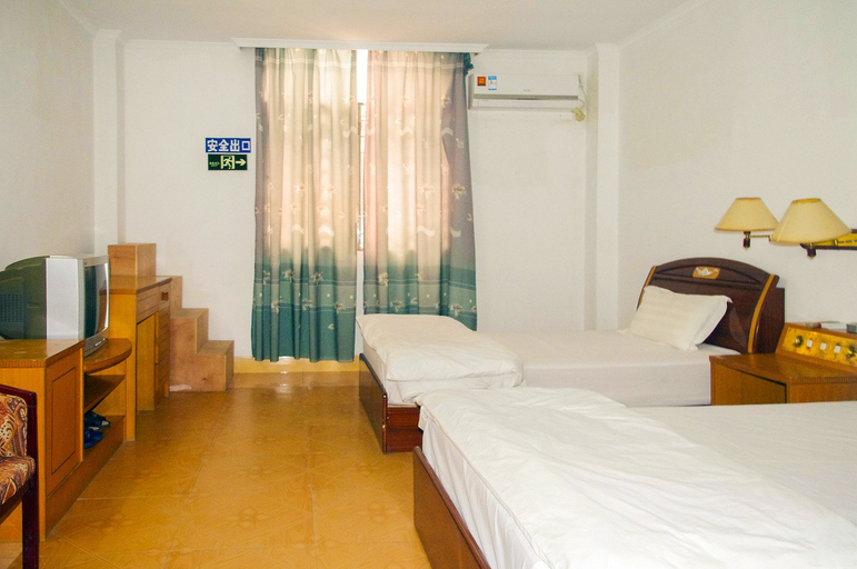 Bedroom 2, Seaview Holiday Hotel, Yangjiang