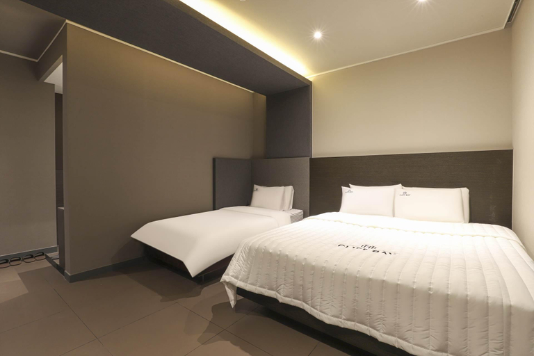 Bedroom 3, Cliff Bay Hotel, Haeundae
