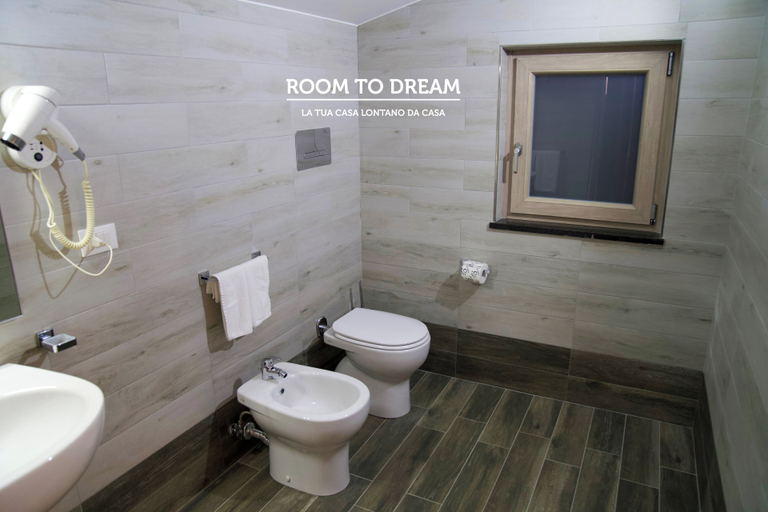 Bathroom 4, Room to dream, Salerno