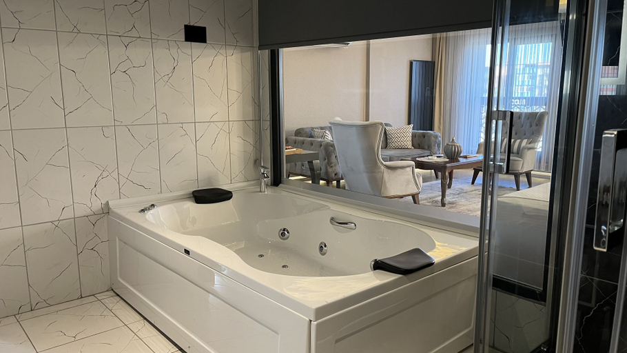Bathroom 5, Bloom Suite, Keşan