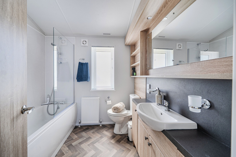 Bathroom 4, Atlantic Breeze Luxury Lodge Sleep 6, Devon